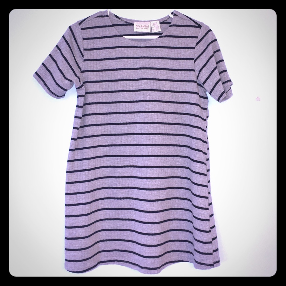 CLOSET CLOSING! Maternity t-shirt, sz Small EUC